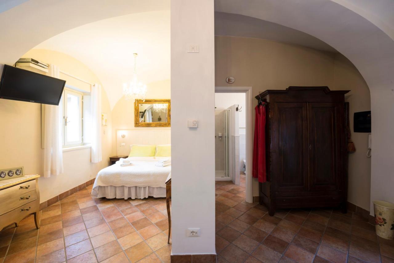 Residence La Pera Bugiarda Венария-Реале Экстерьер фото